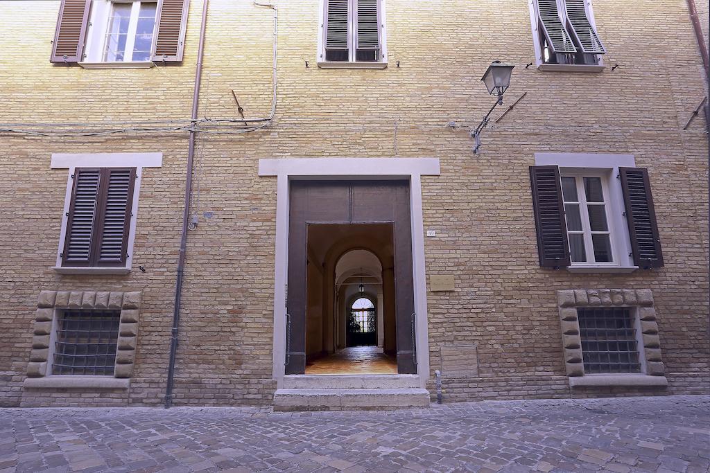 Готель Palazzo Rotati Фано Екстер'єр фото